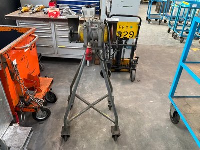 mobile Schleif- und Entgratmaschine