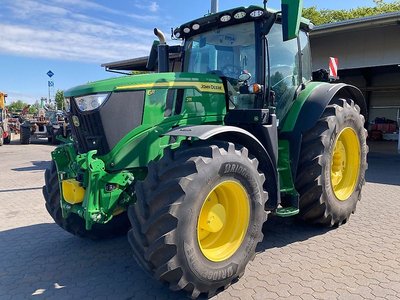 John Deere 6R215