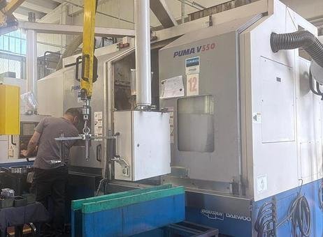 Doosan Daewoo PUMA V550 CNC lathe