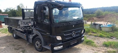 Pritschenwagen MERCEDES-BENZ 822 L Kranwagen gebraucht