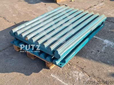 Putz Recycling Premiertrak 300 / 330 JAW SET