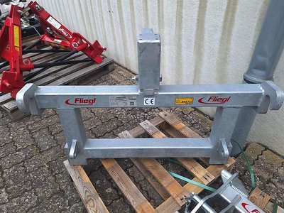 Fliegl FRONTLADERADAPTER FÜR GERÄTE
