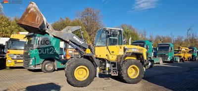 Radlader Komatsu WA 200  technische Wartung beim Komatsu Service gebraucht