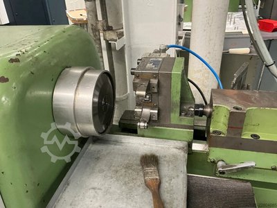 Hestika Zentrier- und Endenbearbeitungsmaschine