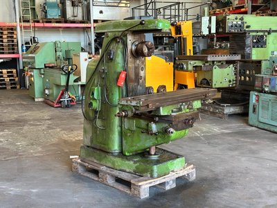 Universalfräsmaschine