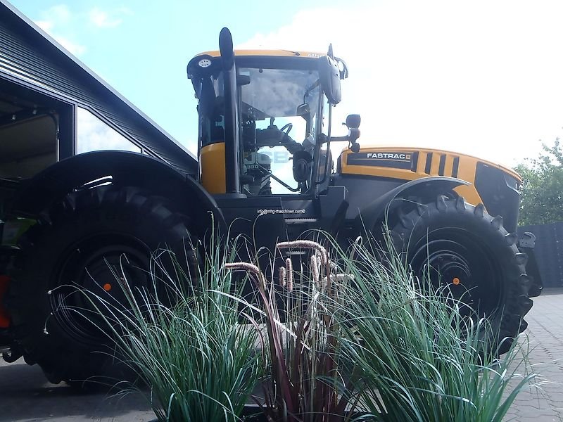 JCB Fastrac 8330