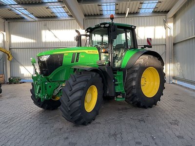 John Deere 6M 200