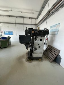Universal Werkzeugfräsmaschine VEB Uhren u. Maschinenkombinat