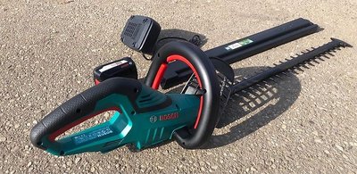 Bosch Akkuheckenschere AHS 50-20 LI mit Akku und Ladegerät