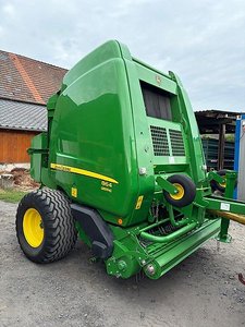 John Deere 864
