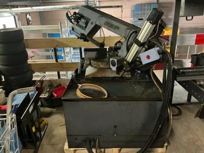 1999 MEP Shark 320 SXI Dienst-Horizontalbandsäge mit 2× Förderband