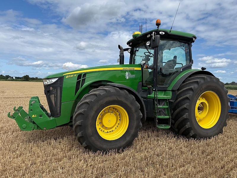 John Deere 8335R