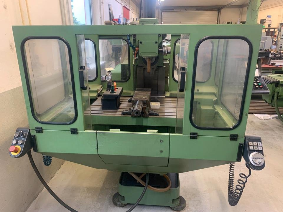 Deckel-CNC-Universal-Werkzeugfräsmaschine FP 4MA