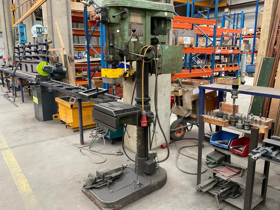 1992 Promyslovy Kombinat Dacice SV32B Säulenbohrmaschine