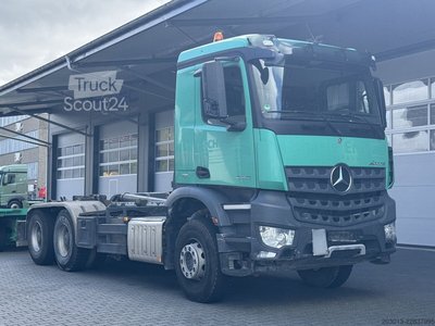 Abrollkipper MERCEDES-BENZ Arocs 2645 6x4 Abrollkipper MEILLER Blatt Luft gebraucht