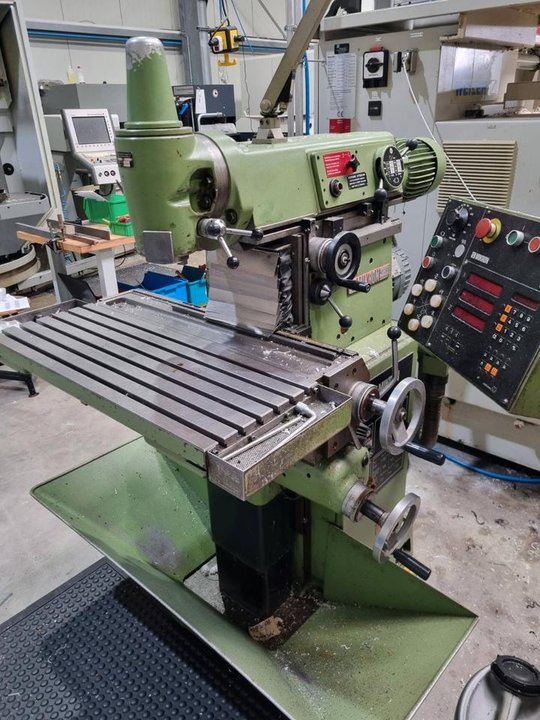 Universal-Werkzeugfräsmaschine MIKRON WF 2 SA