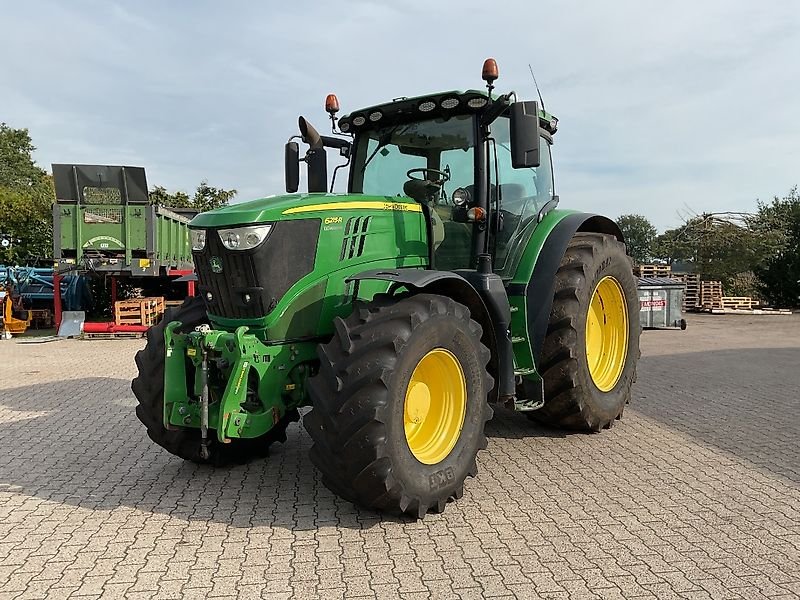 John Deere 6215R