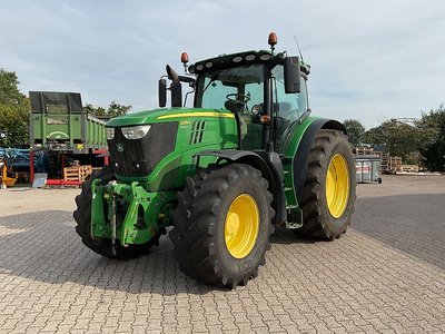 John Deere 6215R