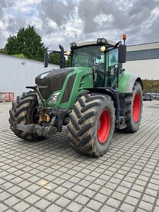 Fendt 826 mit Frontzapfwelle, Fronthydraulik, Hinterradgewichte