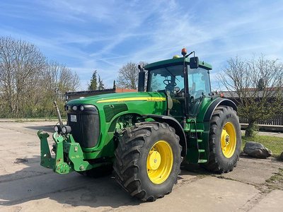 John Deere 8220