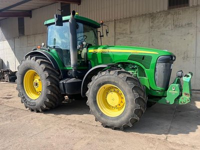 John Deere 8220
