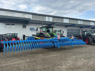 Kopf Rollhacke 12m Yetter, hydraulisch klappbar