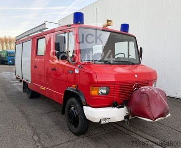 Transporter mit Koffer MERCEDES-BENZ 711D Doka 9-Sitzer Feuerwehr LF8 Pumpe gebraucht