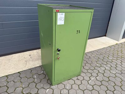 Schrank mit Zubehör
