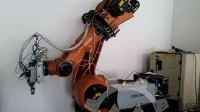 KUKA Bolzenschweißroboter für Gewinde M5