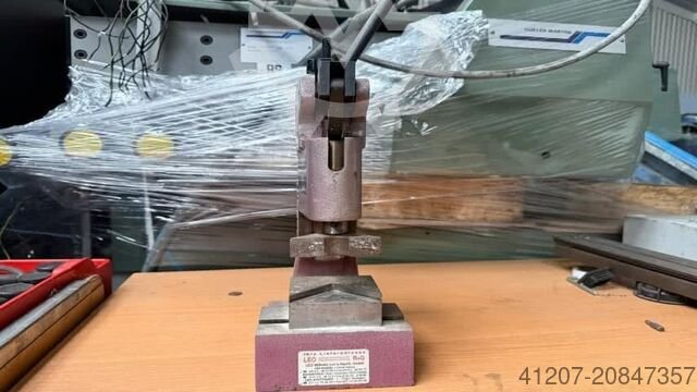 Berg & Schmid Toggle press for beech corners