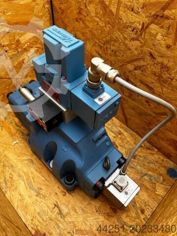 MOOG D665-5703 & D661-5623C
