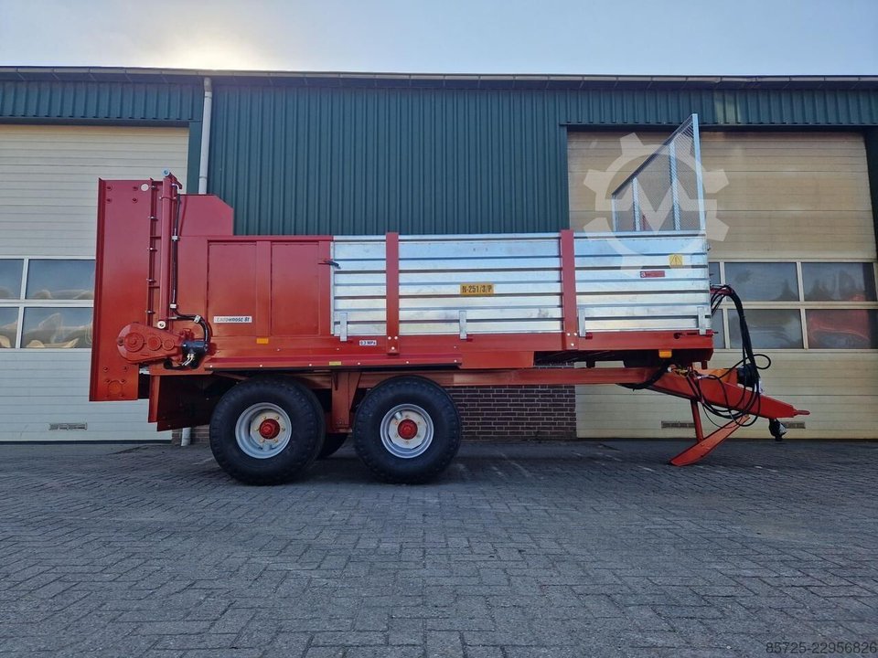 AGM Meststrooier 8 ton - Nieuw