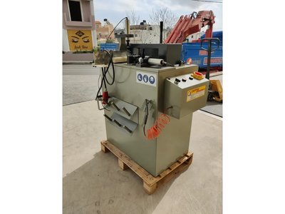 Hermis - NR - Schlussfräsmaschine für Aluminiumprofile