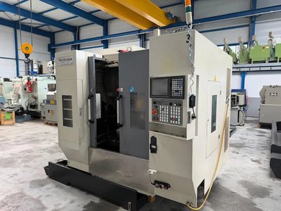 2011 Akira Seiki Performa V2.5XP – Vertikales Bearbeitungszentrum