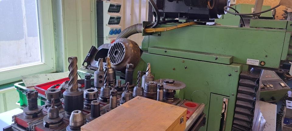 фрезерний верстат MAHO MH 500 C CNC 432