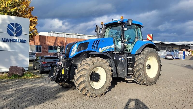 New Holland T8.300 AutoCommand mit Lenksystem