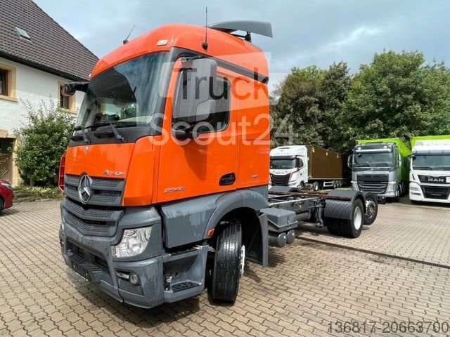 LKW-Fahrgestell MERCEDES-BENZ Actros 2548 6x2 Fahrgestell Lenk-/Liftachse/LUFT gebraucht