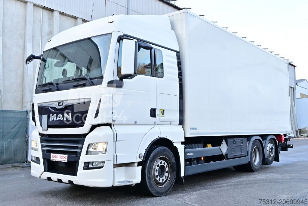 LKW mit Kofferaufbau MAN TGX26.460  E6 6x2 Koffer Retarder AHK Lenkachse gebraucht