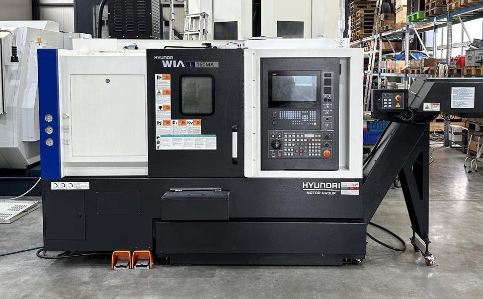 CNC Drehmaschine HYUNDAI WIA L160MA angetriebene Werkzeuge
