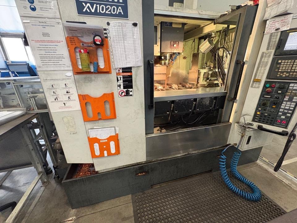 Bearbeitungszentrum YCM Model XV1020 A